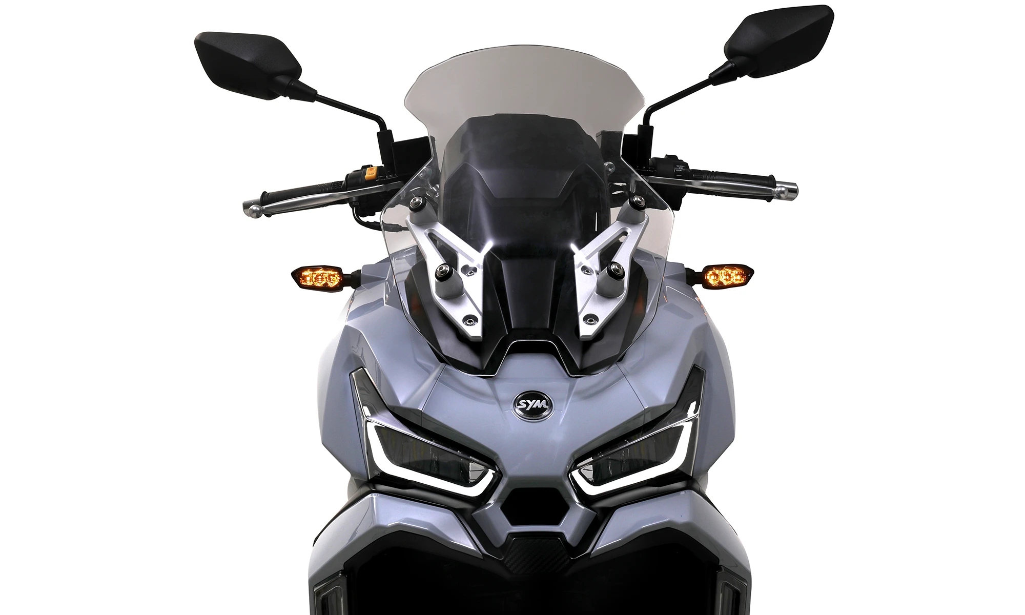 昼夜を問わず最適な視認性を確保するLEDヘッドライト、LEDポジションライト、LEDウインカー。