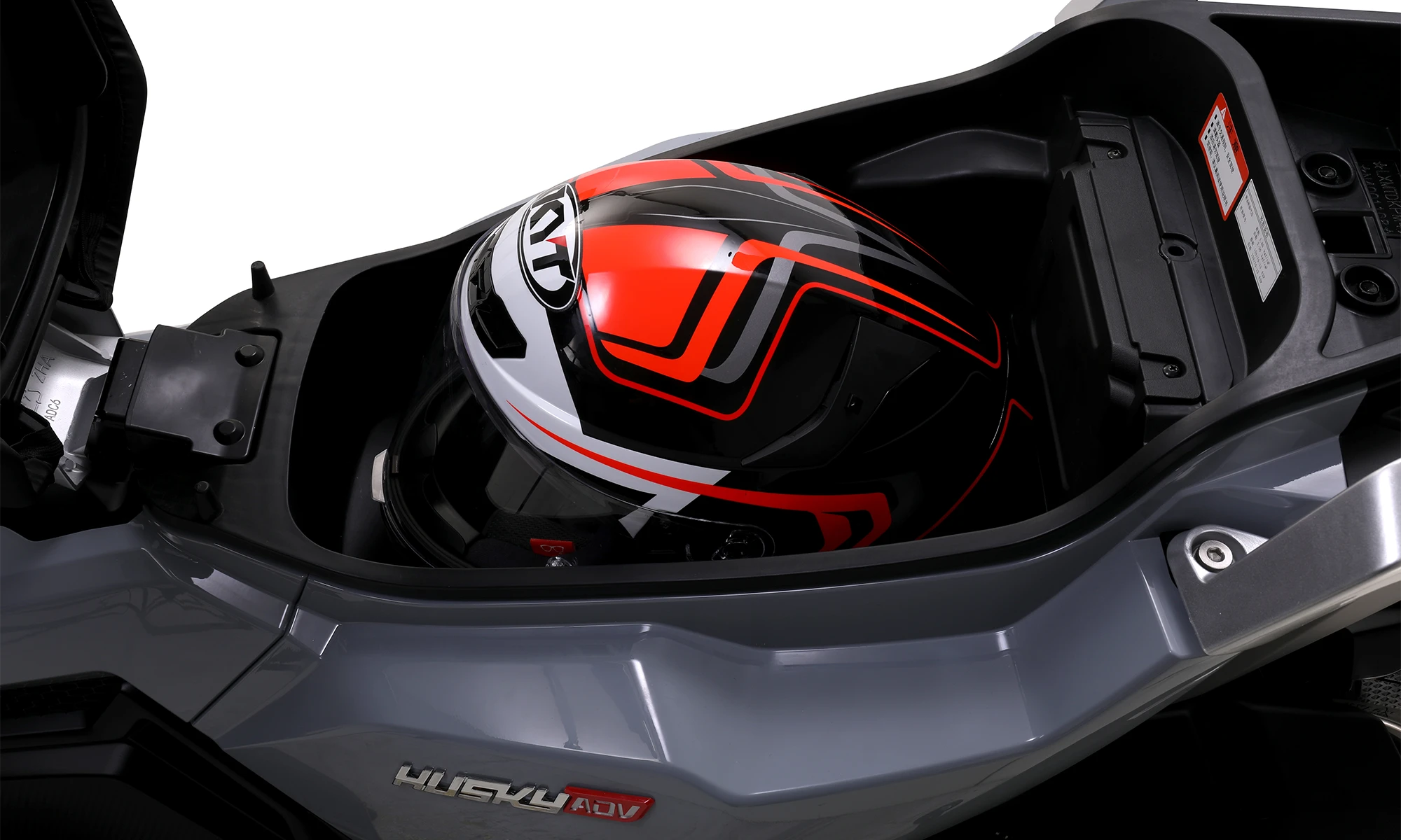 シートの下には、22リッターのラゲッジボックスを装備。