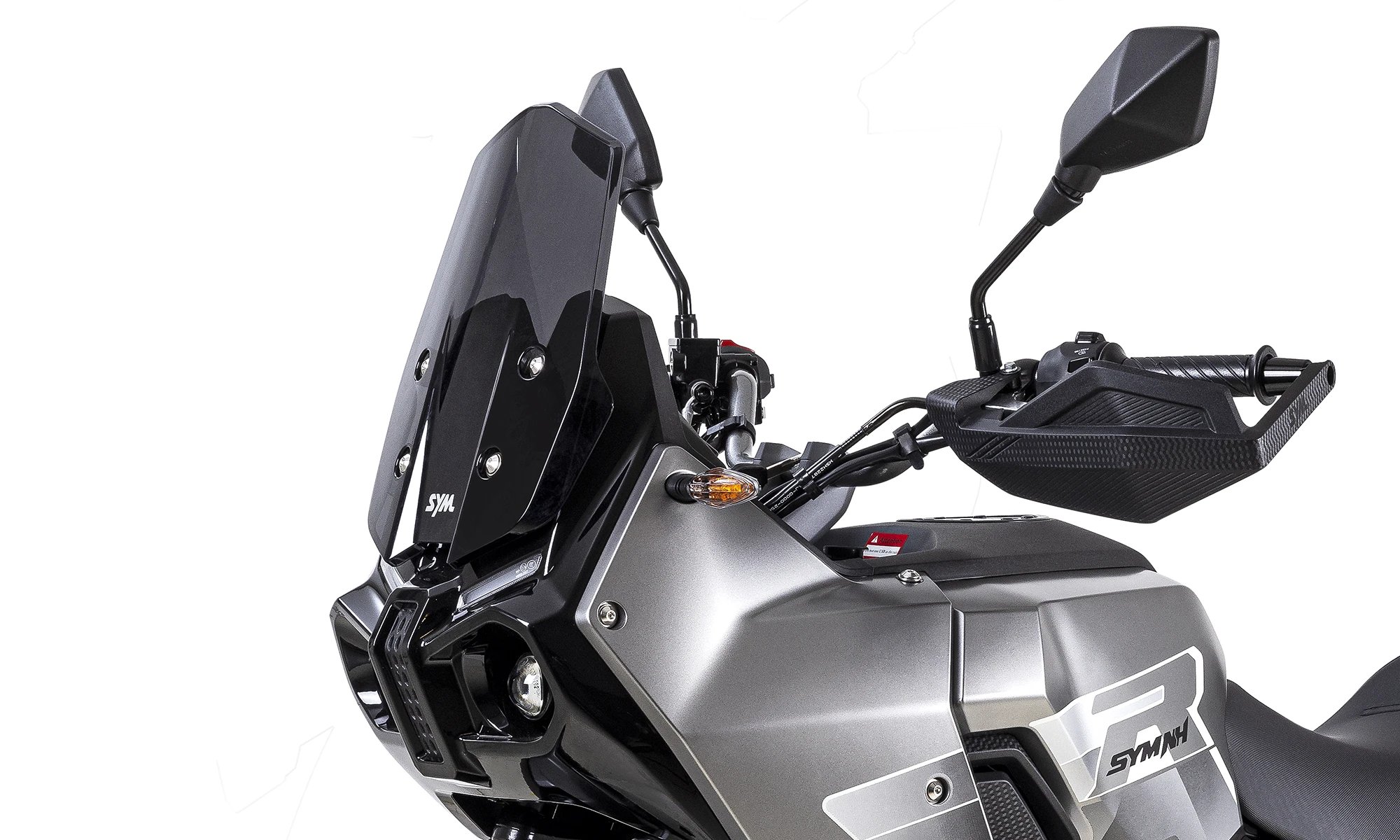 コンパクトなスポーツウインドスクリーンはスモークで、アグレッシブなルックスと快適な乗り心地を両立。